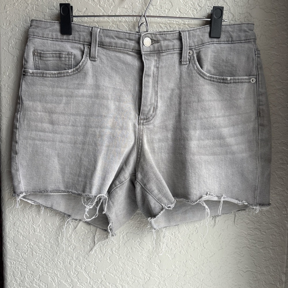 Universal Thread Womens 12/31 Shorts Mid Rise Boyfriend Gray Raw Hem Denim